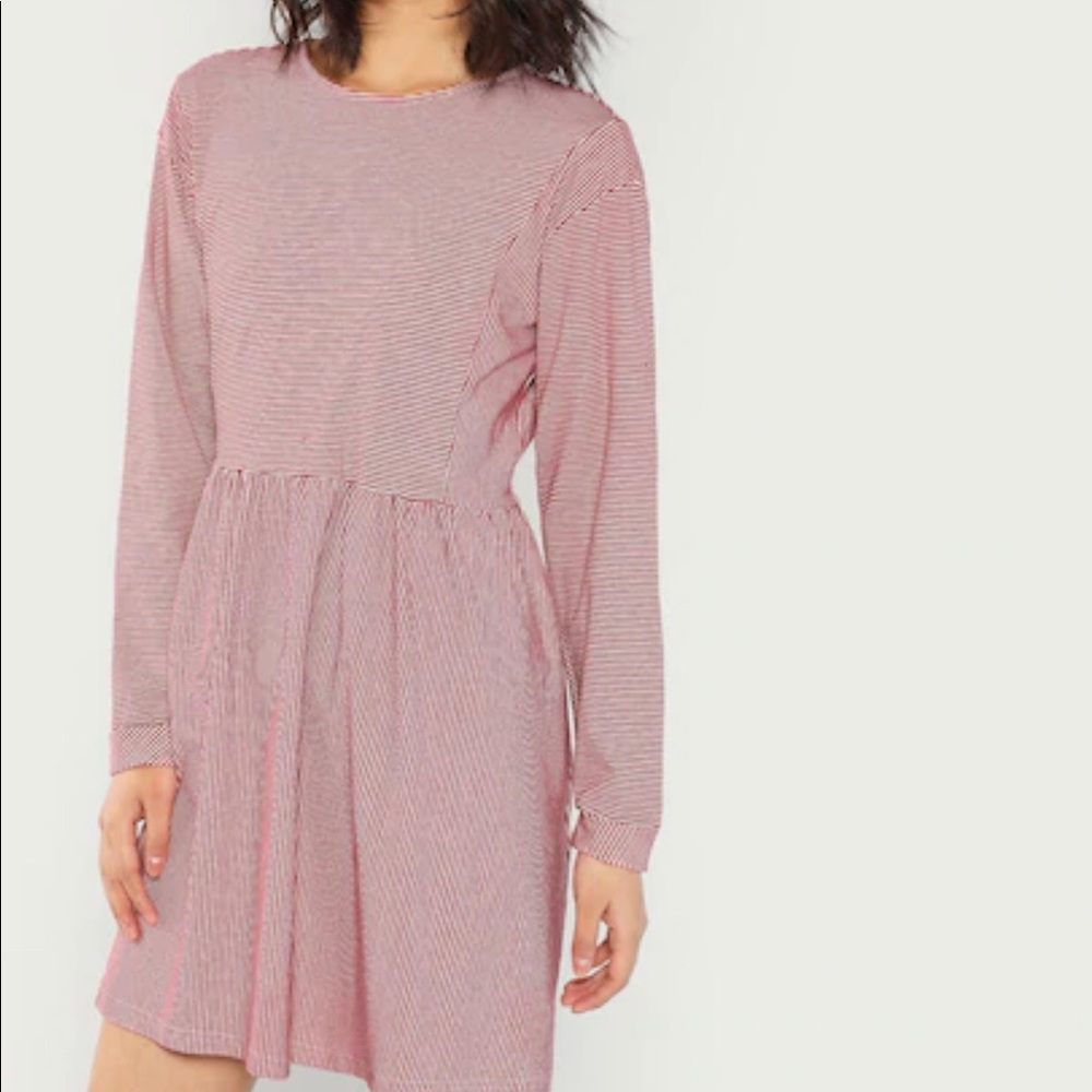 Comfy Large Keyhole Back Dress Red